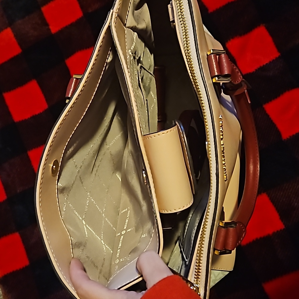 Michael Kors purse - Picture 6 of 7